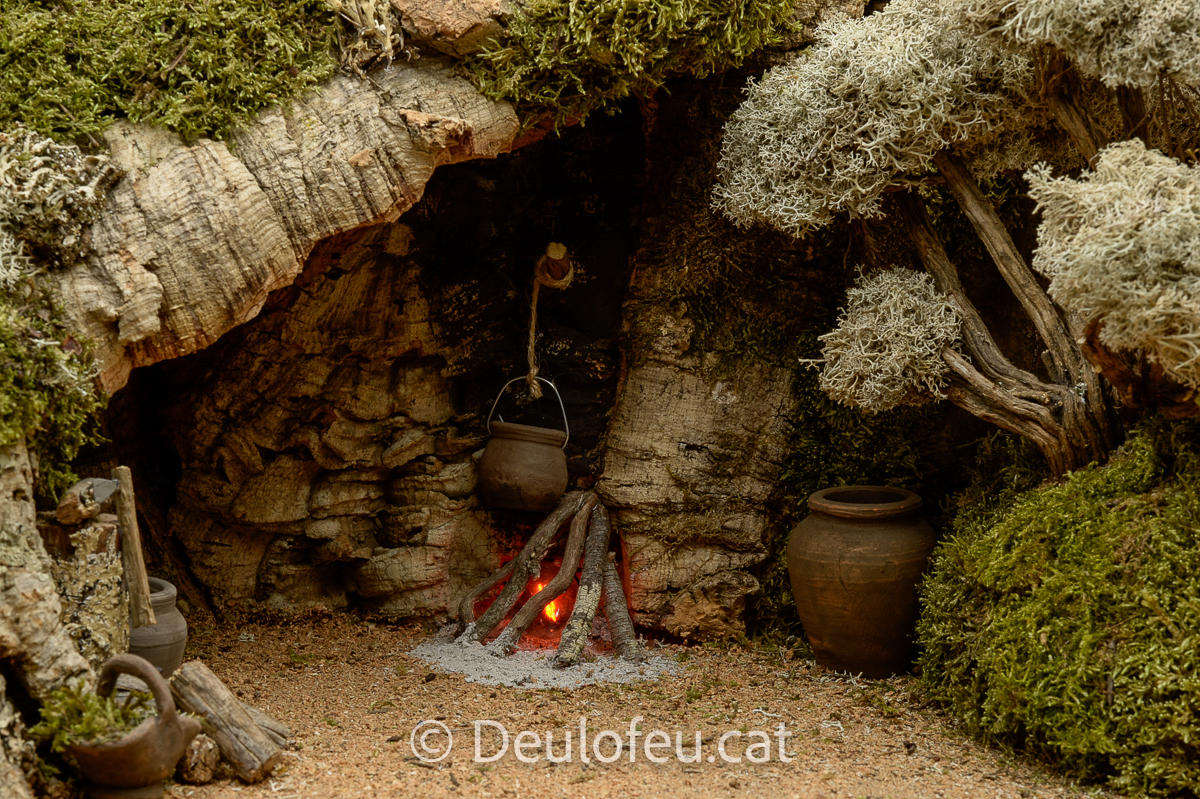 Anunciata per a figures de col·leccions de 14-15-17 cm | AN-38x30-A+S-002