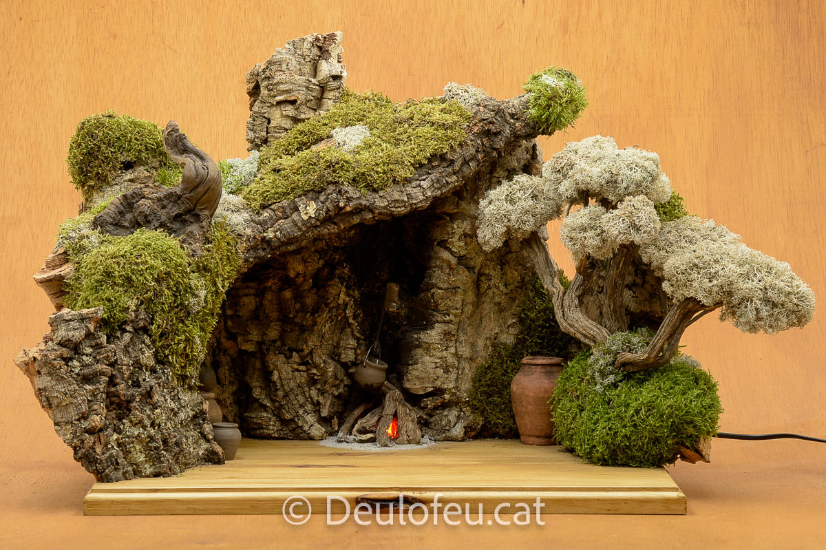 Fusta per a figures de 20cm | FUSTA-49x38-001