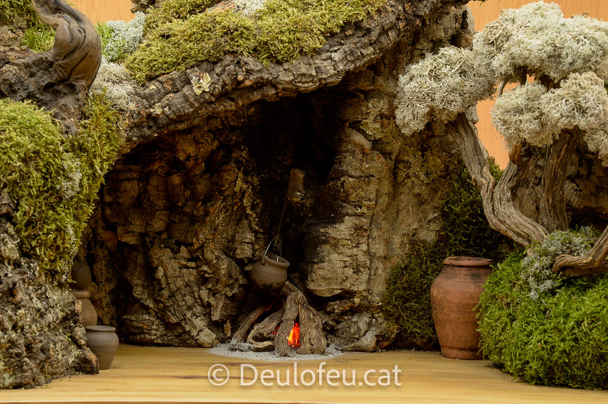 Fusta per a figures de 20cm | FUSTA-49x38-001