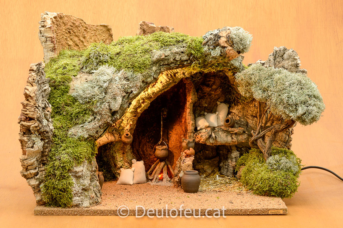 Cova per a figures de col·leccions de 14-15 cm | 44x32-OD-002