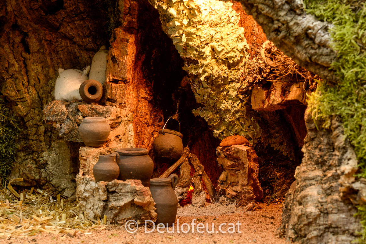 Cova per a figures de col·leccions de 14-15 cm | 44x32-OE-001