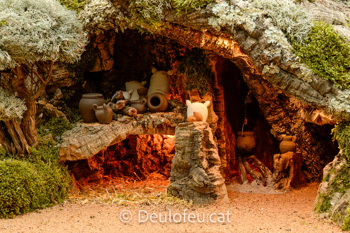 Cova per a figures de col·leccions de 17 cm | 53x35-OE-002