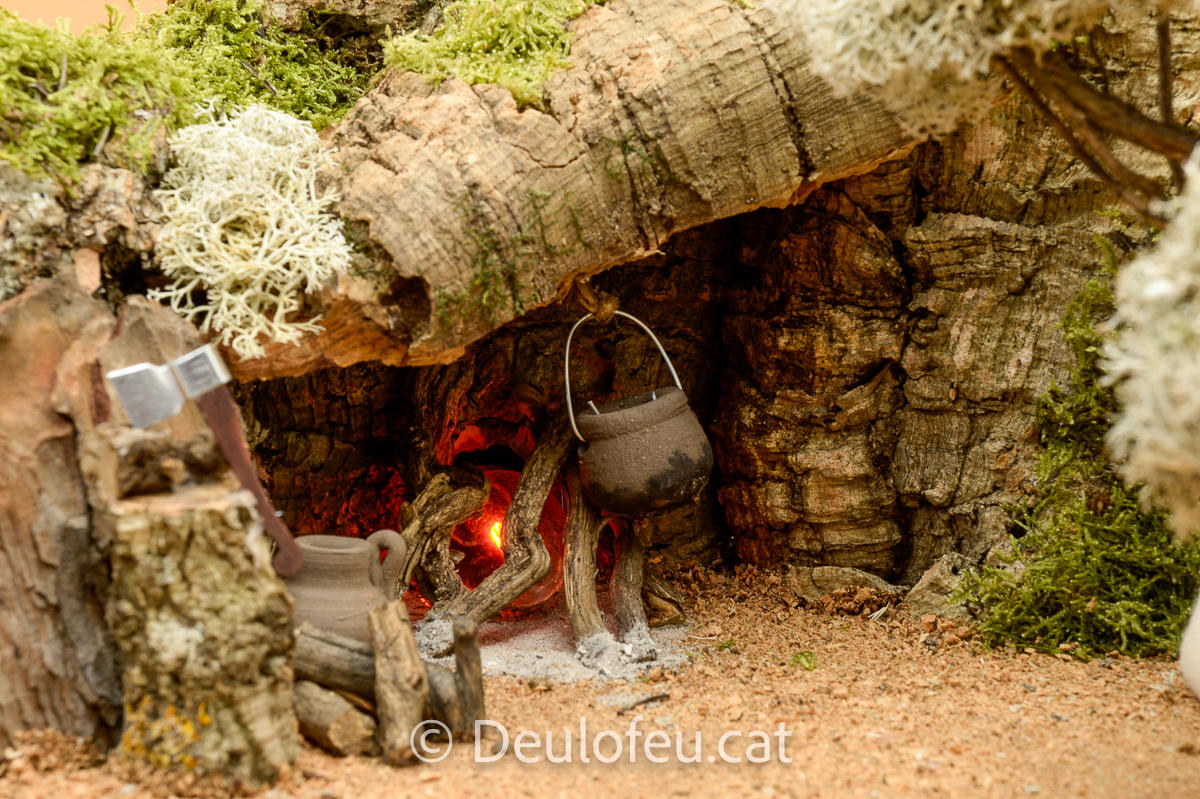 Anunciata per a figures de col·leccions de 8 cm | AN-25x20-A+S-002