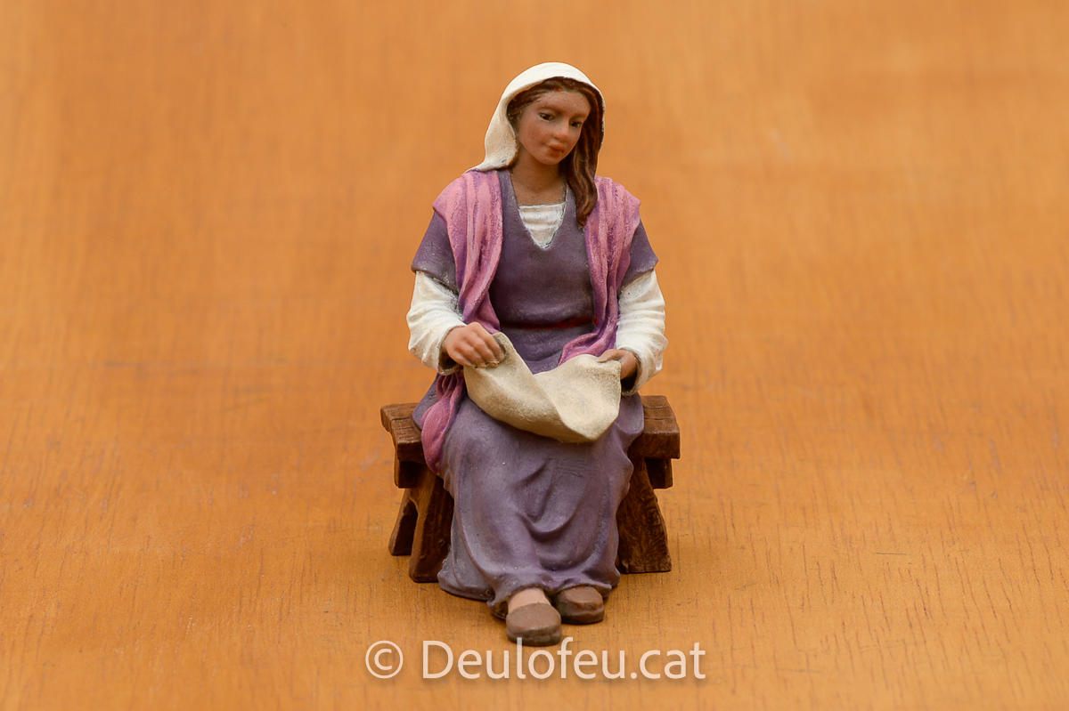 Maria asseguda, plegant roba 12cm | Ref. 2414